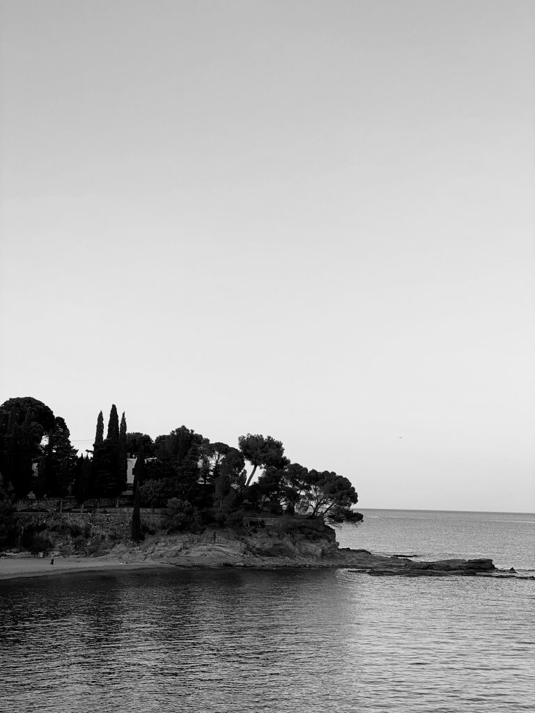 Costa Brava 's Contrast
