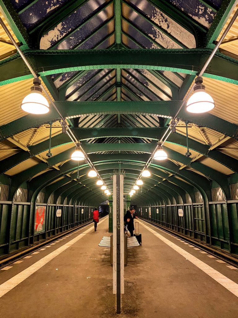 Waiting in Berlin’s Symmetry